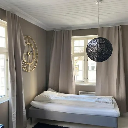 Villa Centrally Located 8-room Detached House