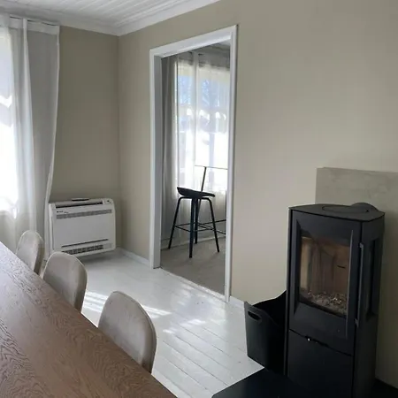 Centrally Located 8-room Detached House Villa Haugesund