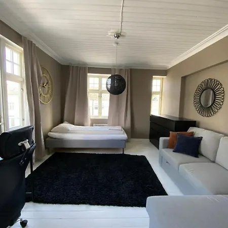 Centrally Located 8-room Detached House Villa Haugesund