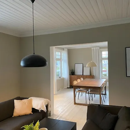 Centrally Located 8-room Detached House Villa