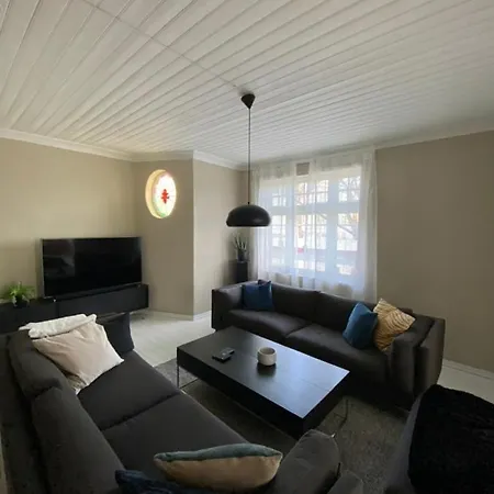 Centrally Located 6-room Detached House Villa *