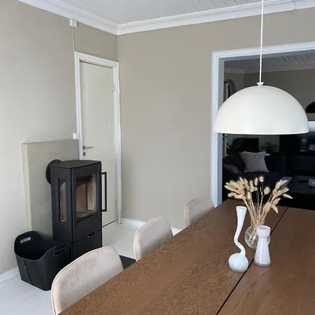 Willa Centrally Located 8-room Detached House Haugesund