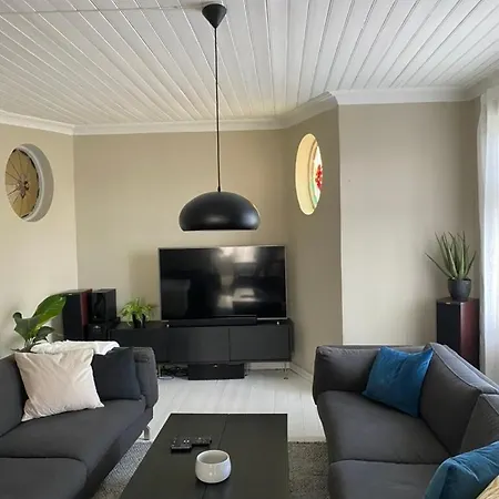 Centrally Located 8-room Detached House Willa