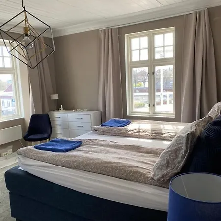 Centrally Located 8-room Detached House Willa *